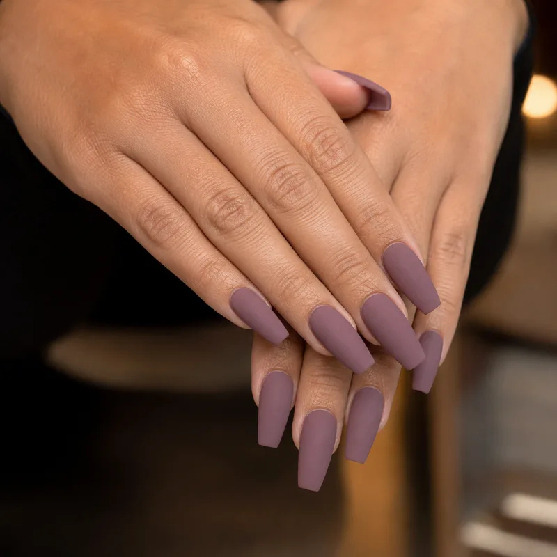 KI-erzeugtes Nageldesign: matte Nägel